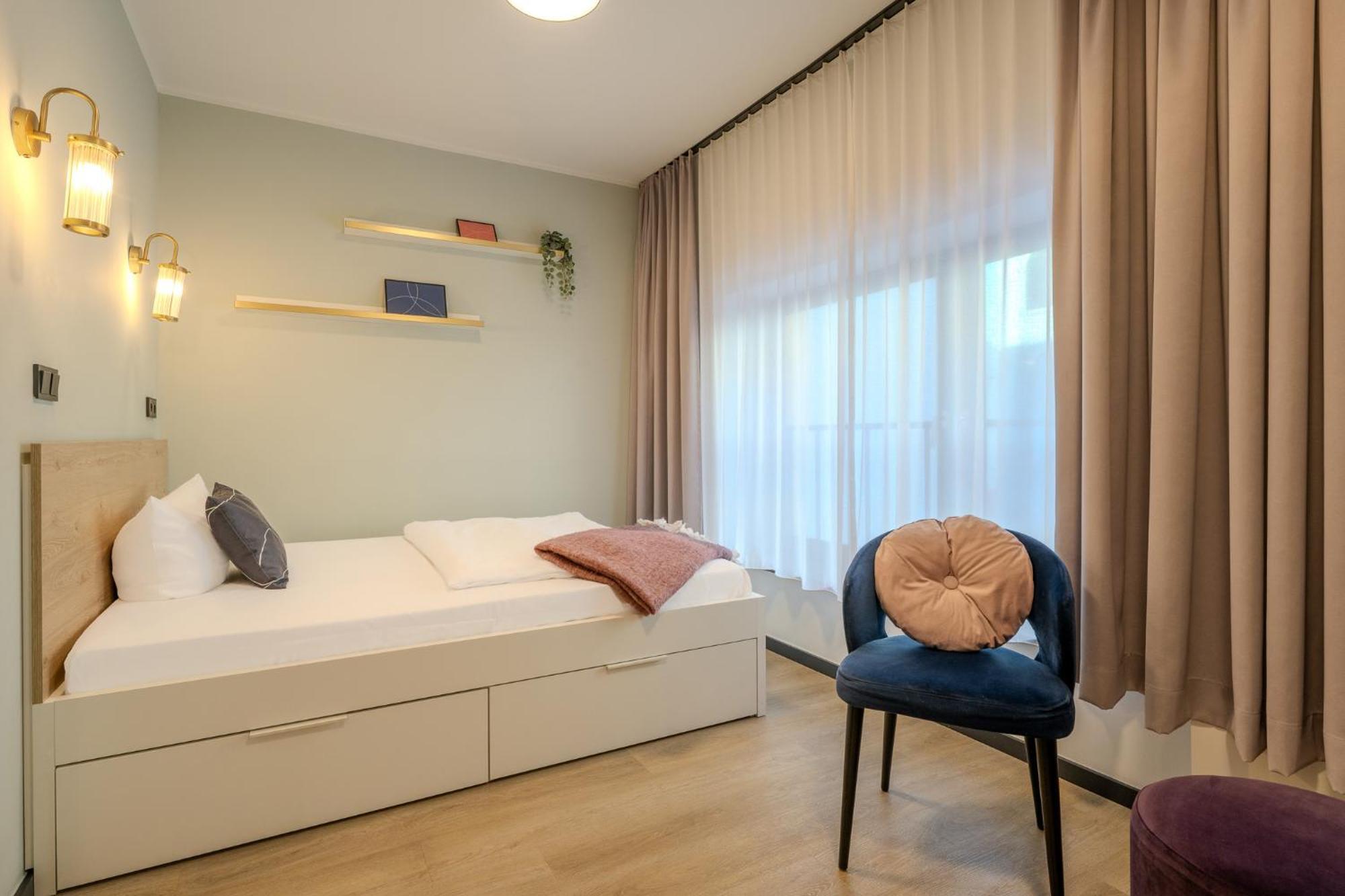 The Base Berlin One Hotell Exteriör bild