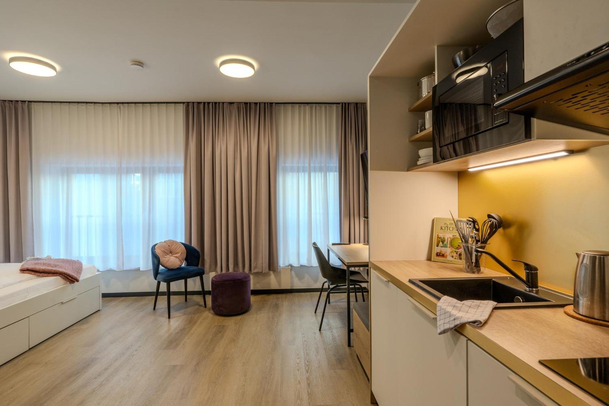 The Base Berlin One Hotell Exteriör bild