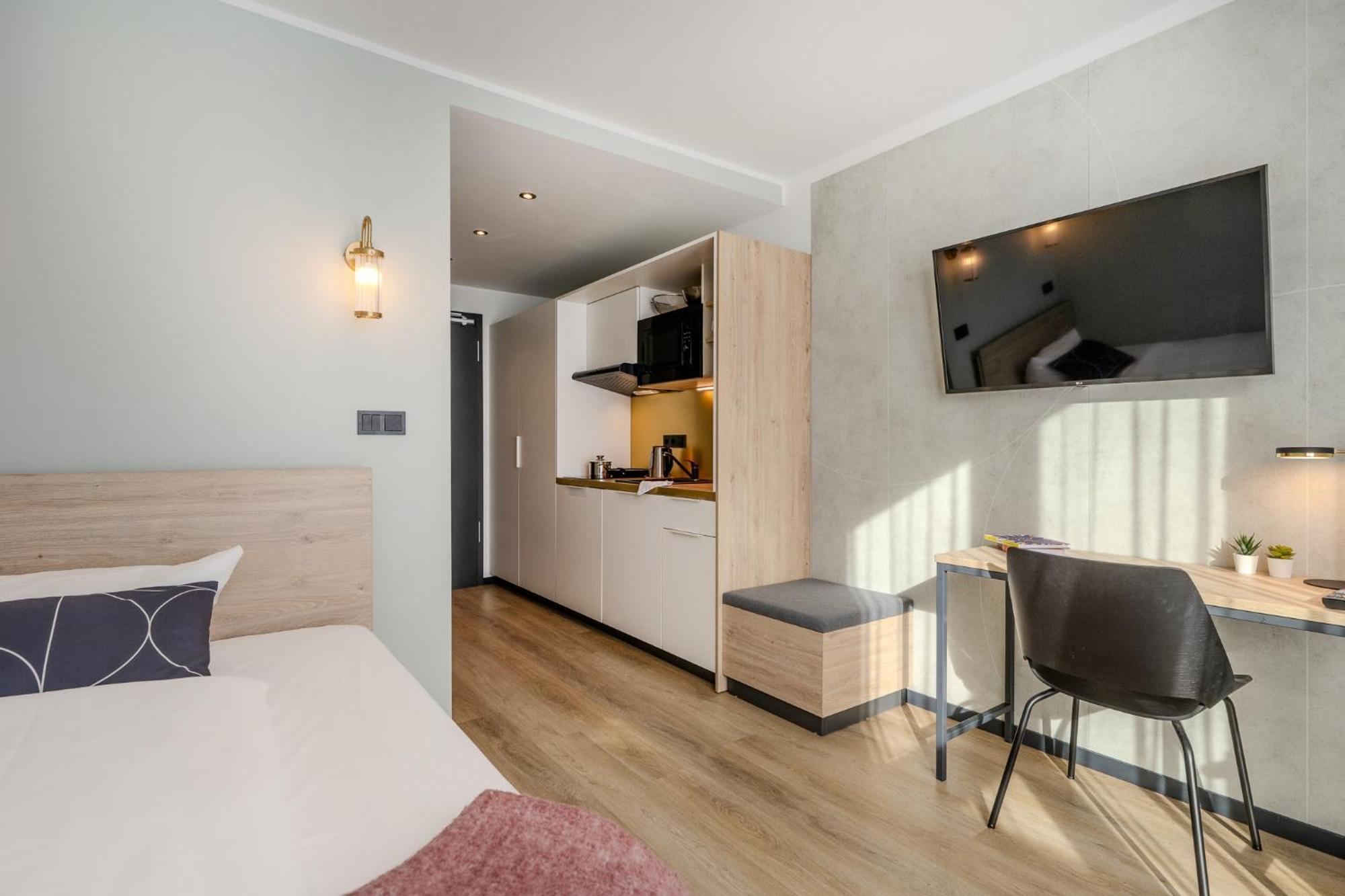 The Base Berlin One Hotell Exteriör bild
